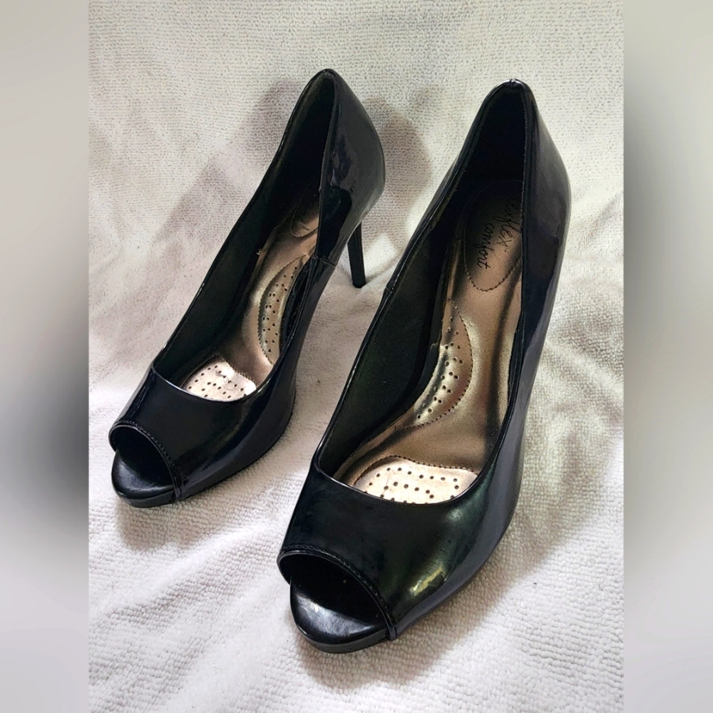 Dex Flex peep toe heels